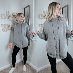 Boutique Cozy grey cable knit turtleneck size small